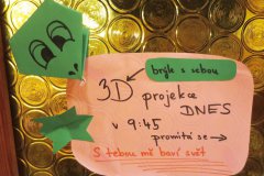 Vítá nás nový den.
Mrazivé ráno a naordinovaný odpočinkový režim nám dopřávají oddych ve 3D biografu.
Promítají nejúspěšnější komedii loňského století - S tebou mě baví svět.