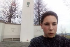 "Roku 1419 se zde konalo shromáždění lidu a bylo tam hodně husitů.Tomuto památníku se také říká rozhledna na Křížkách. Měří 112m a na její vrchol vede 44schodů."