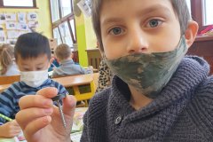 Vlastnosti materiálů - kov magnetuje